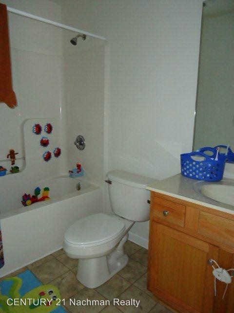 Building Photo - 3 br, 2.5 bath House - 101 Camelot Court