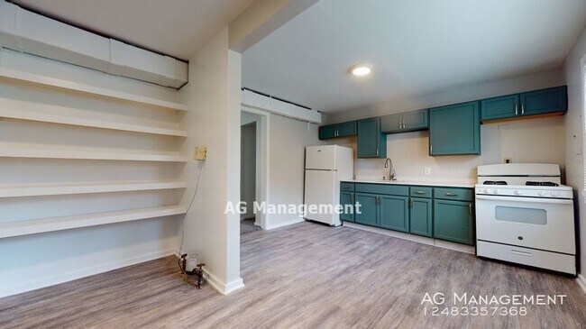 Building Photo - 2215 Delton Ct