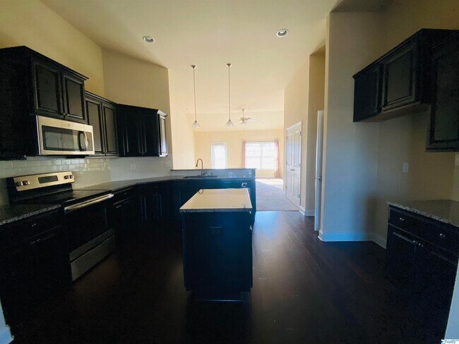 Foto del edificio - 280 Harold Murphy Dr