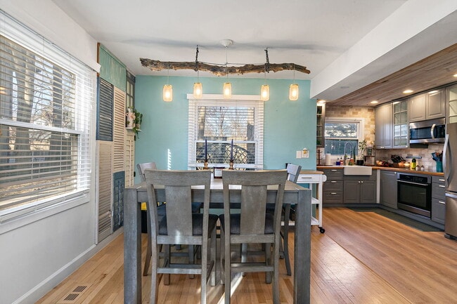 Foto del edificio - 614 N Hough St