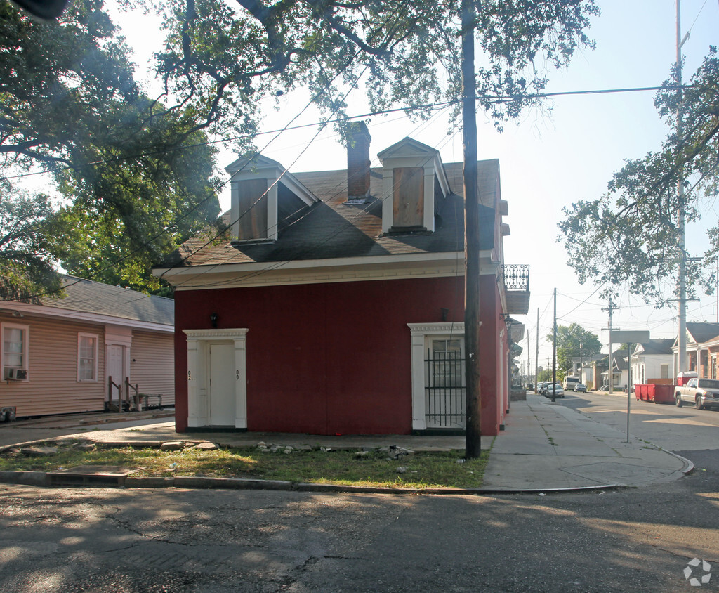 Building Photo - 2549 Dumaine St