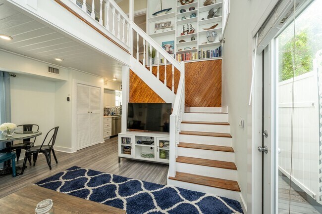 Foto del edificio - Old Town Apt Steps From Duval