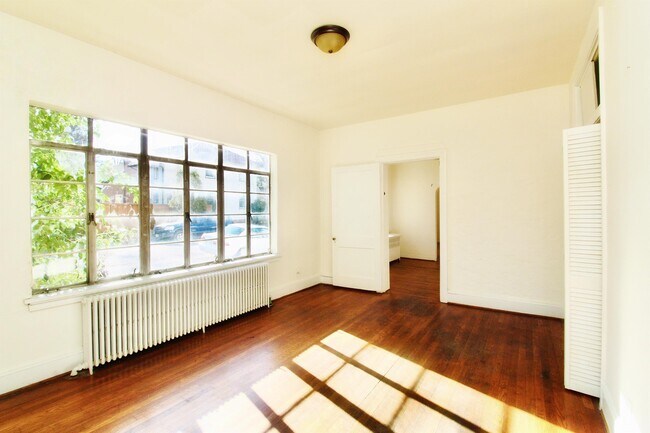 Foto del edificio - 1689 S Sycamore St