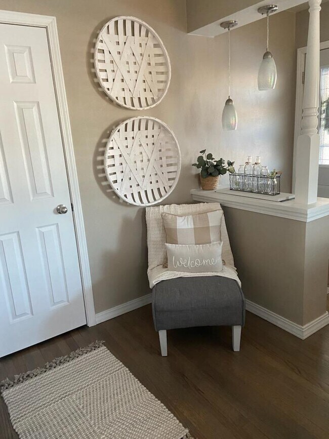 Entry - 8024 15th Ave