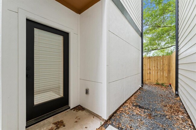 Building Photo - 820 Curtin St