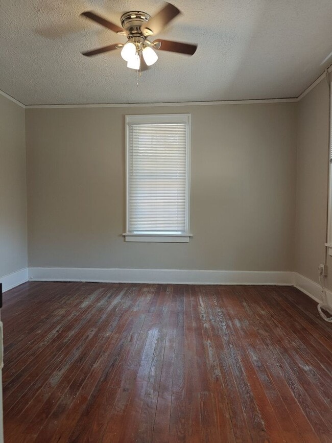Building Photo - One Month's Free Rent!