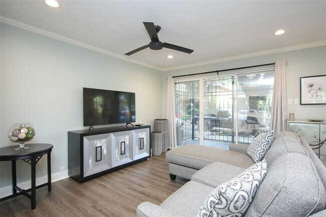 Building Photo - 815 Kipling St