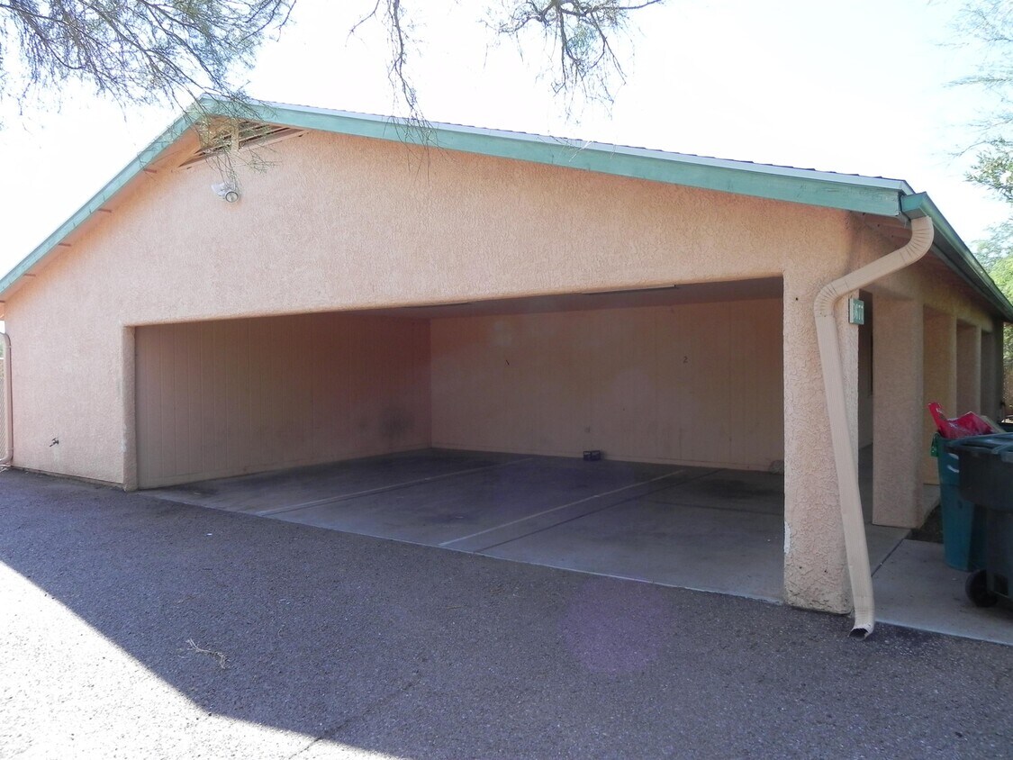 Primary Photo - 3673 S Camino Seco