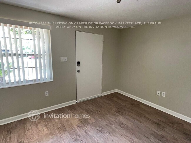 Foto del edificio - 2231 Camellia Dr