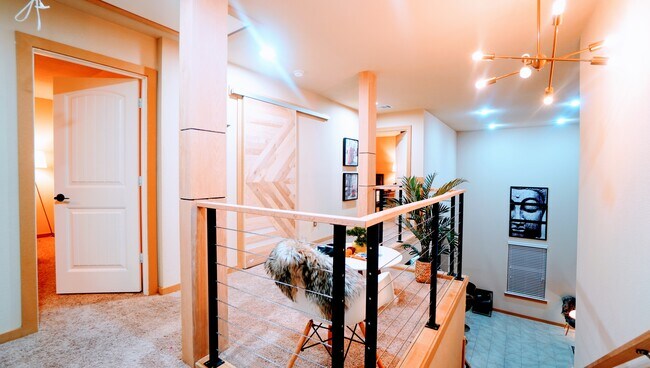 En la planta superior: Vestíbulo - 2203 Tombstone Dr