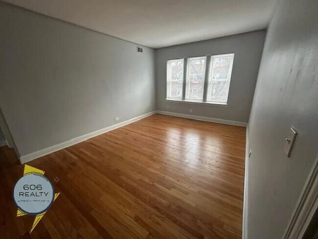 Foto del edificio - 7346 N Damen Ave