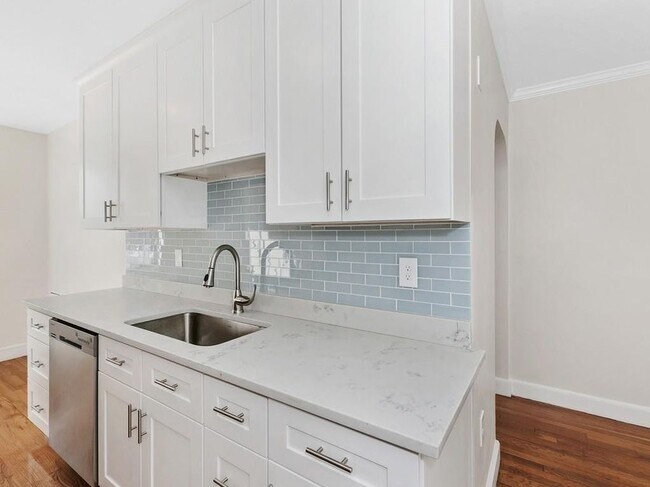 Building Photo - 50 Follen St