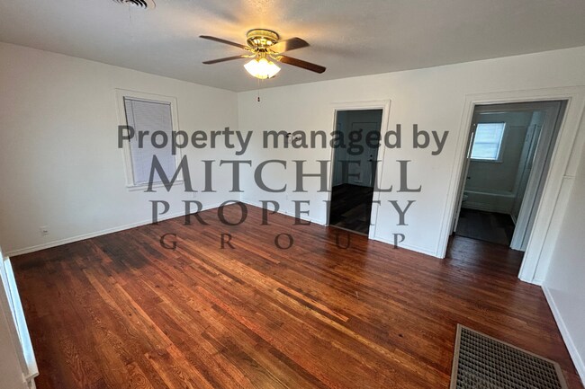 Foto del edificio - Welcome to 4017 S. Hughes! 2 bedroom 1 Bat...