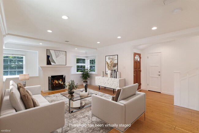 Building Photo - 3 br, 2.5 bath House - 10329 Whipple Street