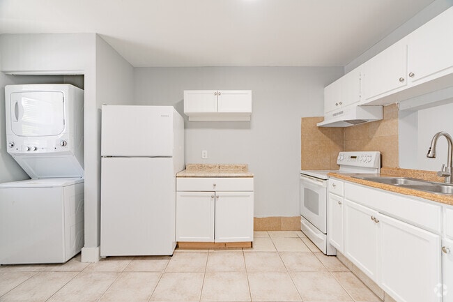 3BR, 2BA - 1,200SF - Lake Arjaro Apartments