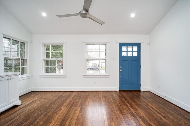 Building Photo - 716 Kelley St