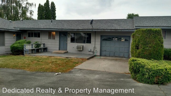 Building Photo - 702 S 72nd Ave
