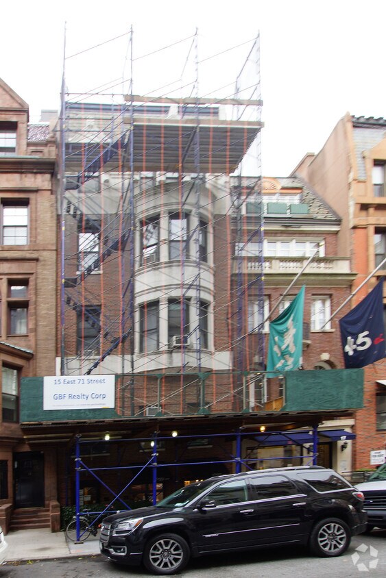Building Photo - 15 E 71st St