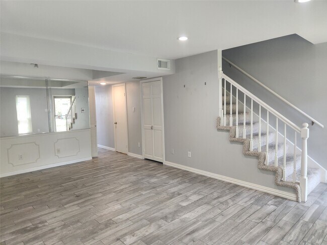 Foto del edificio - 10352 Longmont Dr