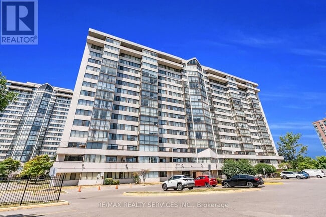 Building Photo - 306-321 MARKBROOK Ln
