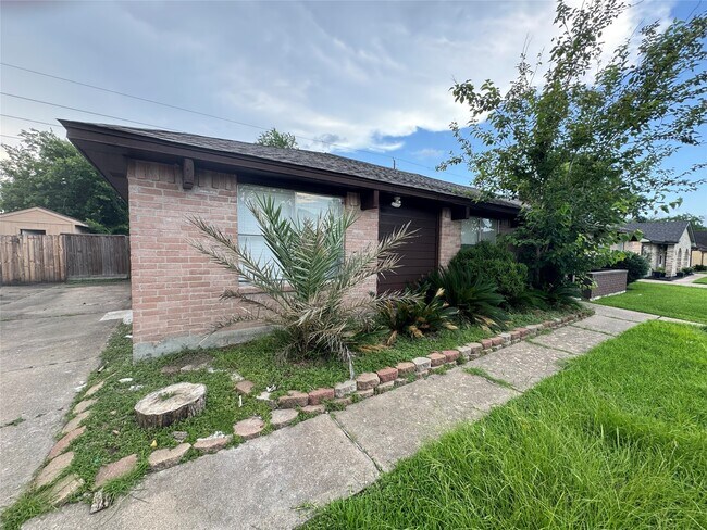 Building Photo - 3723 Westmeadow