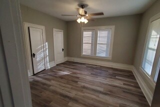 Building Photo - 1306 N Rockwall Ave