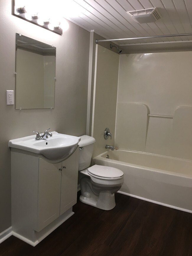 Foto del edificio - 223 N West St