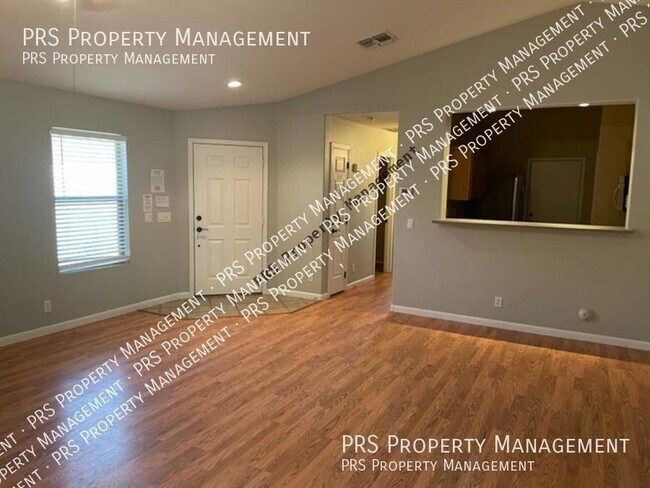 Building Photo - New Listing