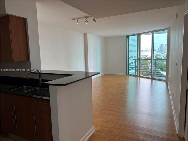 Foto del edificio - 325 S Biscayne Blvd