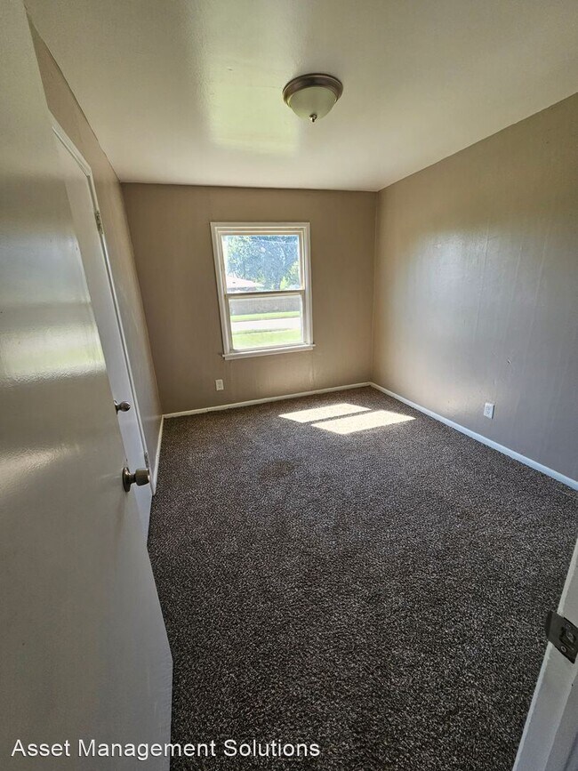 Building Photo - 4 br, 1 bath House - 4433 SE 41st st