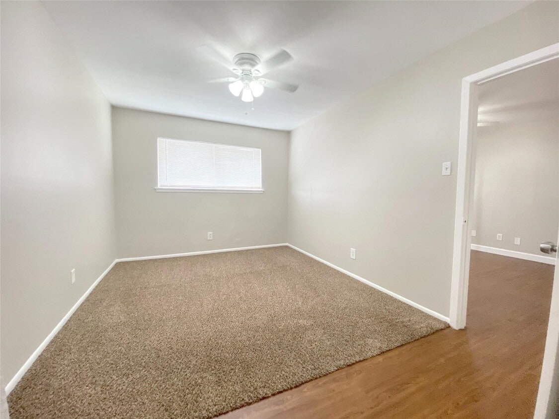 Building Photo - 1141 N Durham Dr