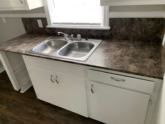 Building Photo - 4858 Sheridan Dr