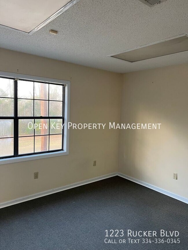 Foto del edificio - Office Space for Lease!