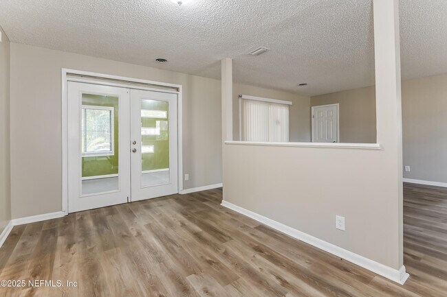Foto del edificio - 4433 Lane Ave S