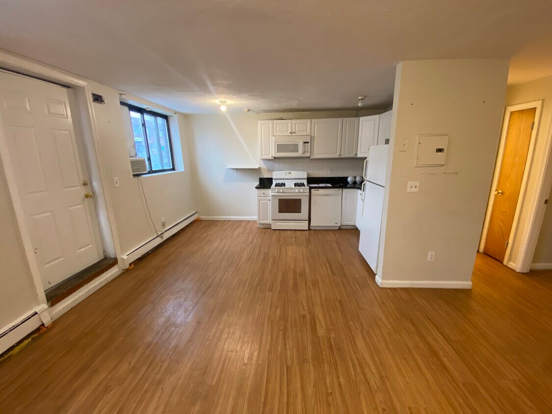 Primary Photo - 74 Craigie St
