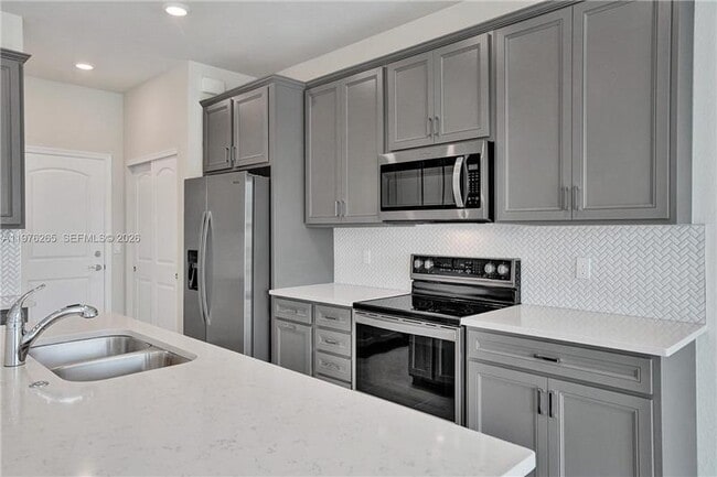 Building Photo - 2202 Appleton Cir S