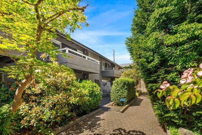 Foto del edificio - 970 100th Ave NE