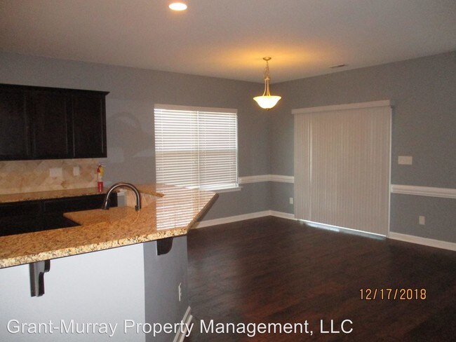 Building Photo - 4 br, 3.5 bath House - 826 Harry Truman Rd.