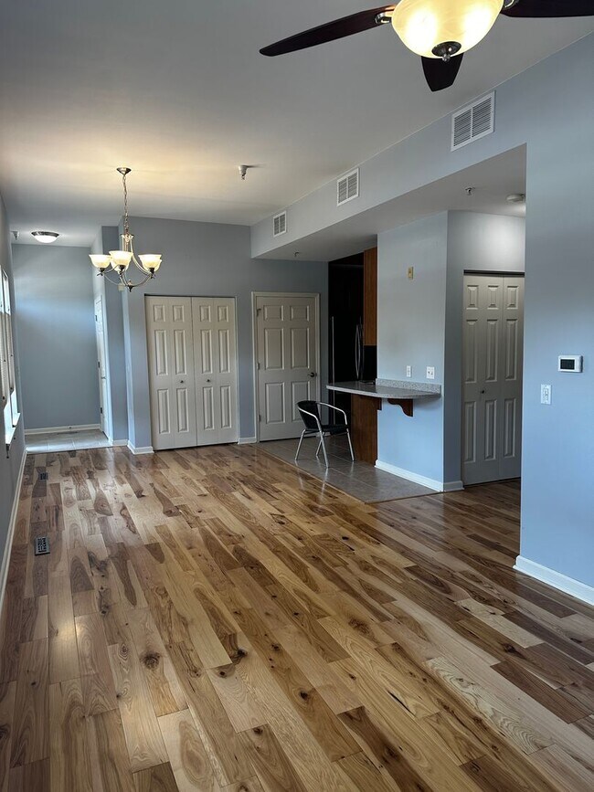 Foto del edificio - 1 Bedroom, GREAT location!!