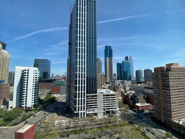 Building Photo - 135 Montgomery St