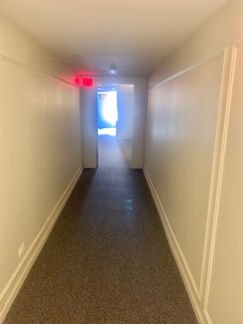 Foto del edificio - 5201 Carriage Way Dr