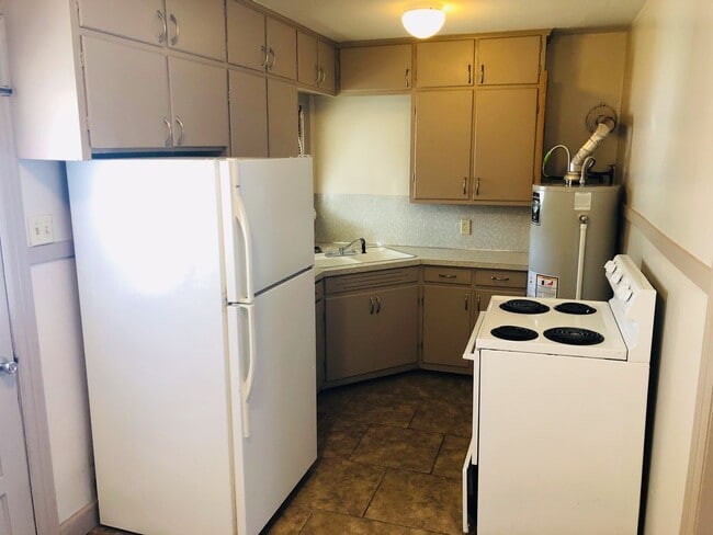 Building Photo - Coming in March - 3 Bed 2 Bath Duplex clos...
