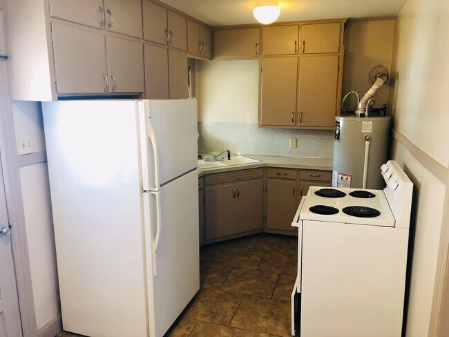 Foto del edificio - Coming in March - 3 Bed 2 Bath Duplex clos...