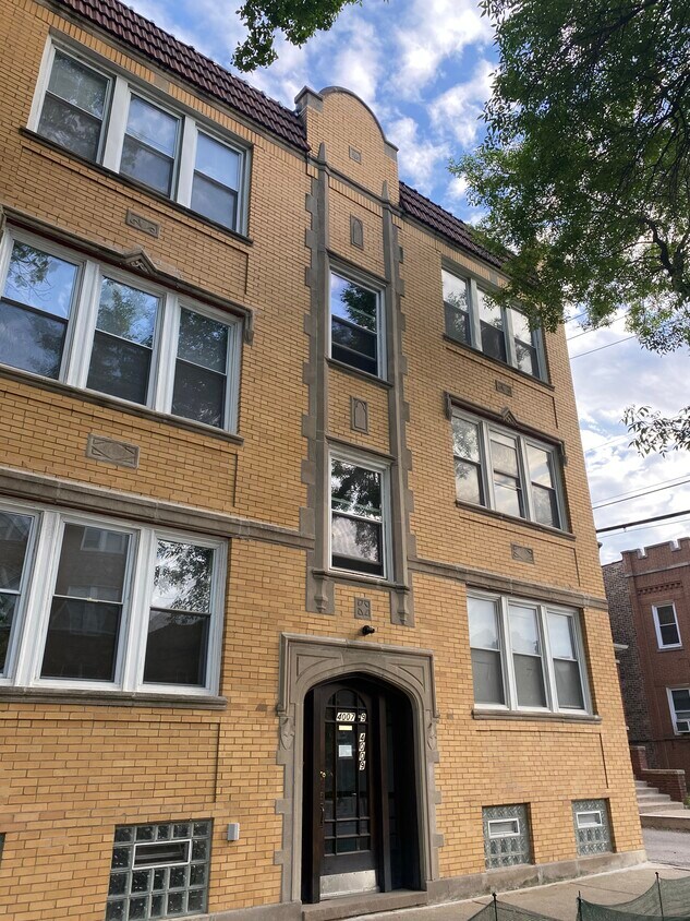 Primary Photo - 4009 W Nelson St