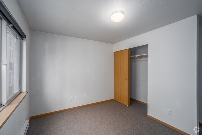 4 habitaciones, 3 baños - 1200 pies cuadrados - Dormitorio - A&T Investments