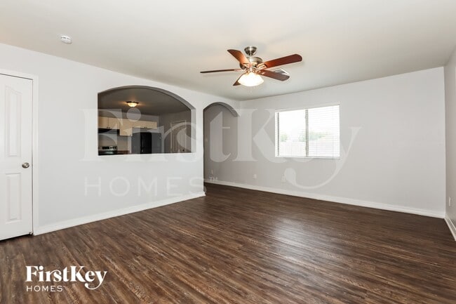 Building Photo - 4739 E Sunland Ave