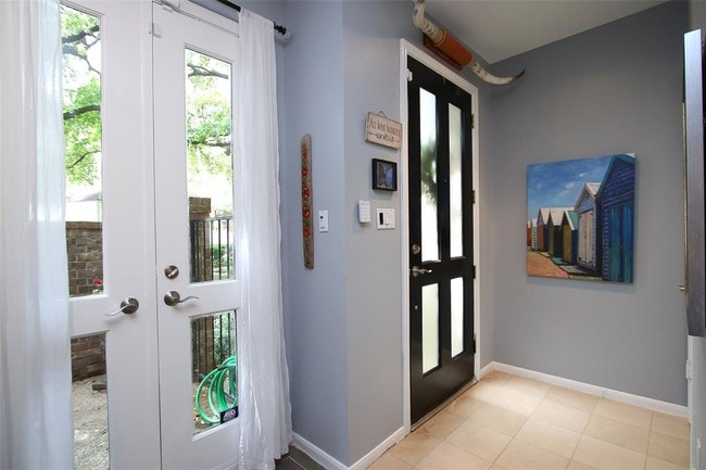 Building Photo - 1555 Bering Dr