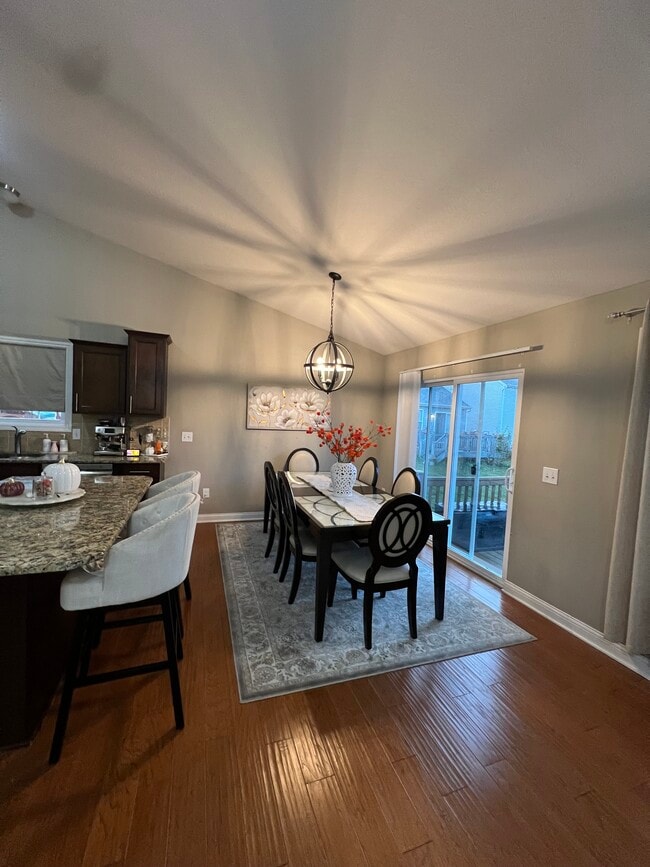 Foto del edificio - 5408 Elk River Dr