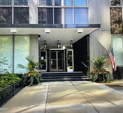 Building Photo - 253 E Delaware Pl