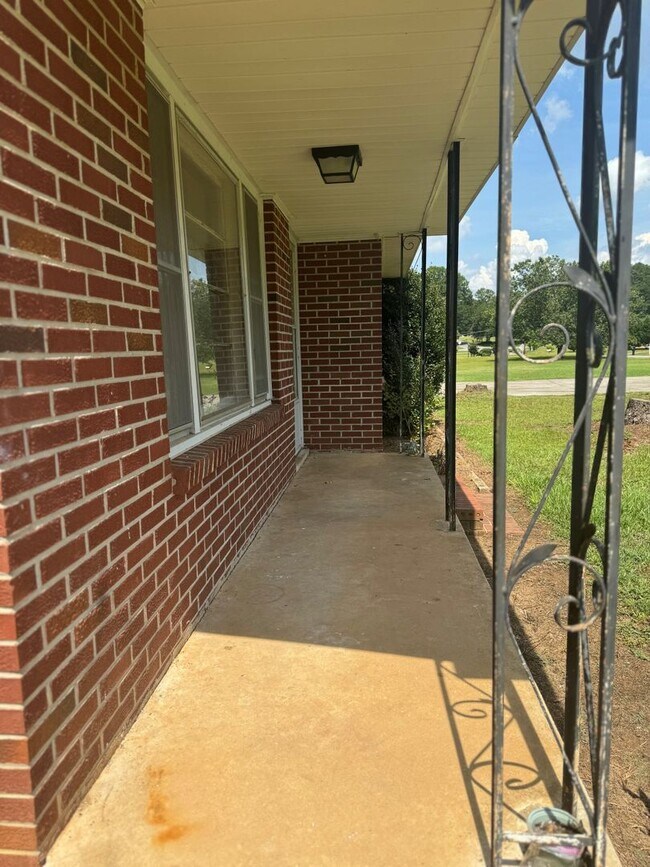 Building Photo - Fairforest Subdivision